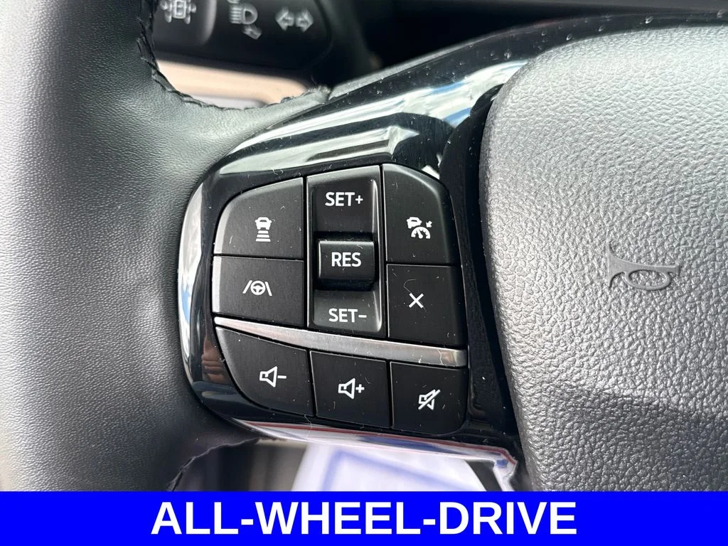 Used 2021 Gold Ford SEL image 23