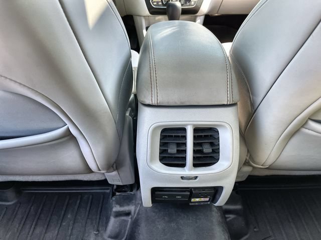 Used 2019  Jeep Limited image 23