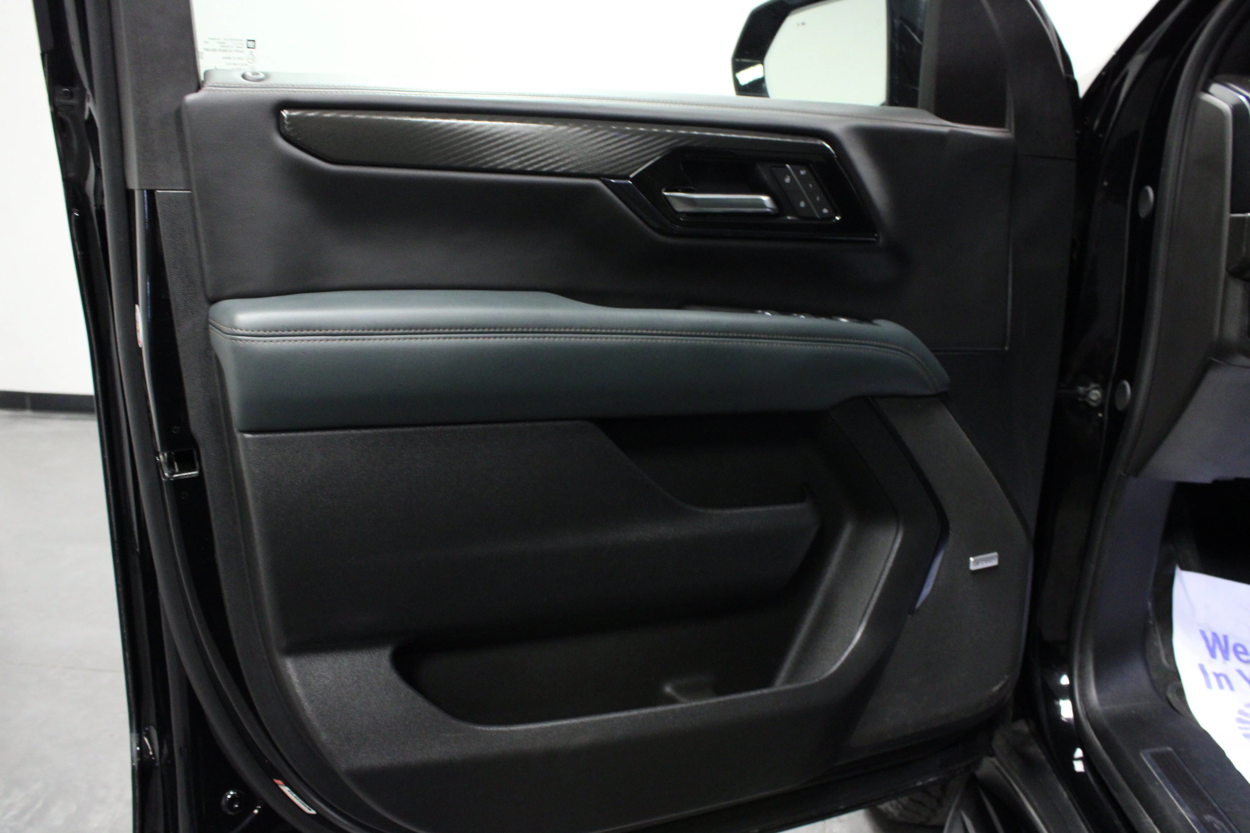 Used 2025 Onyx Black GMC AT4 image 11