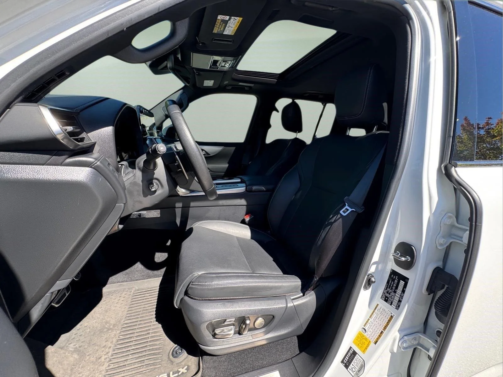 Used 2023 Ultra White Lexus LX 600 F SPORT image 18