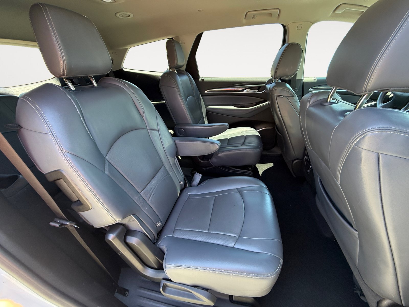 Used 2018 Summit White Buick Essence image 18