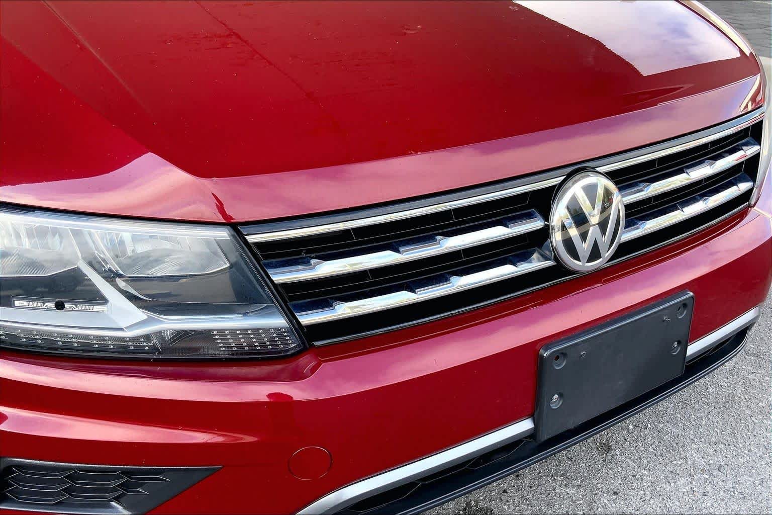 Used 2019 Cardinal Red Metallic Volkswagen SE image 30