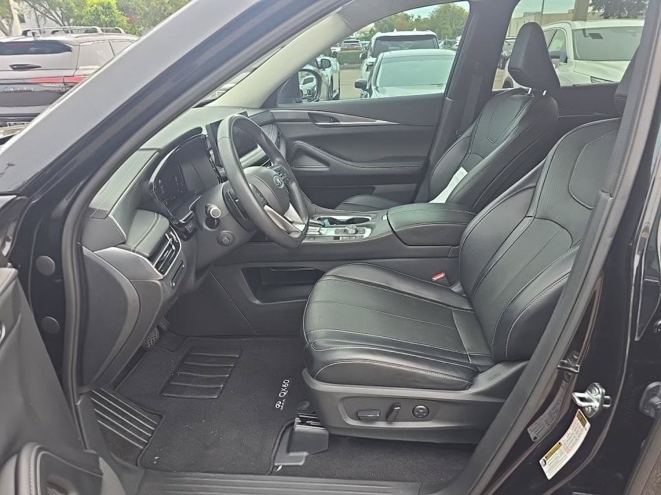 Certified Used 2023 Black INFINITI LUXE image 8