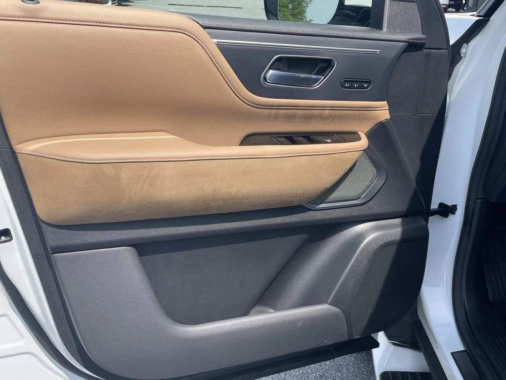 Used 2025 White INFINITI SENSORY image 14
