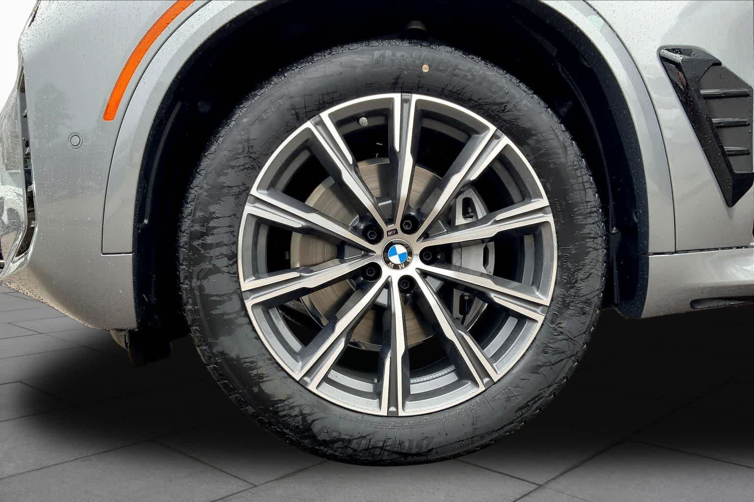Used 2026 Skyscraper Grey Metallic BMW xDrive40i image 11