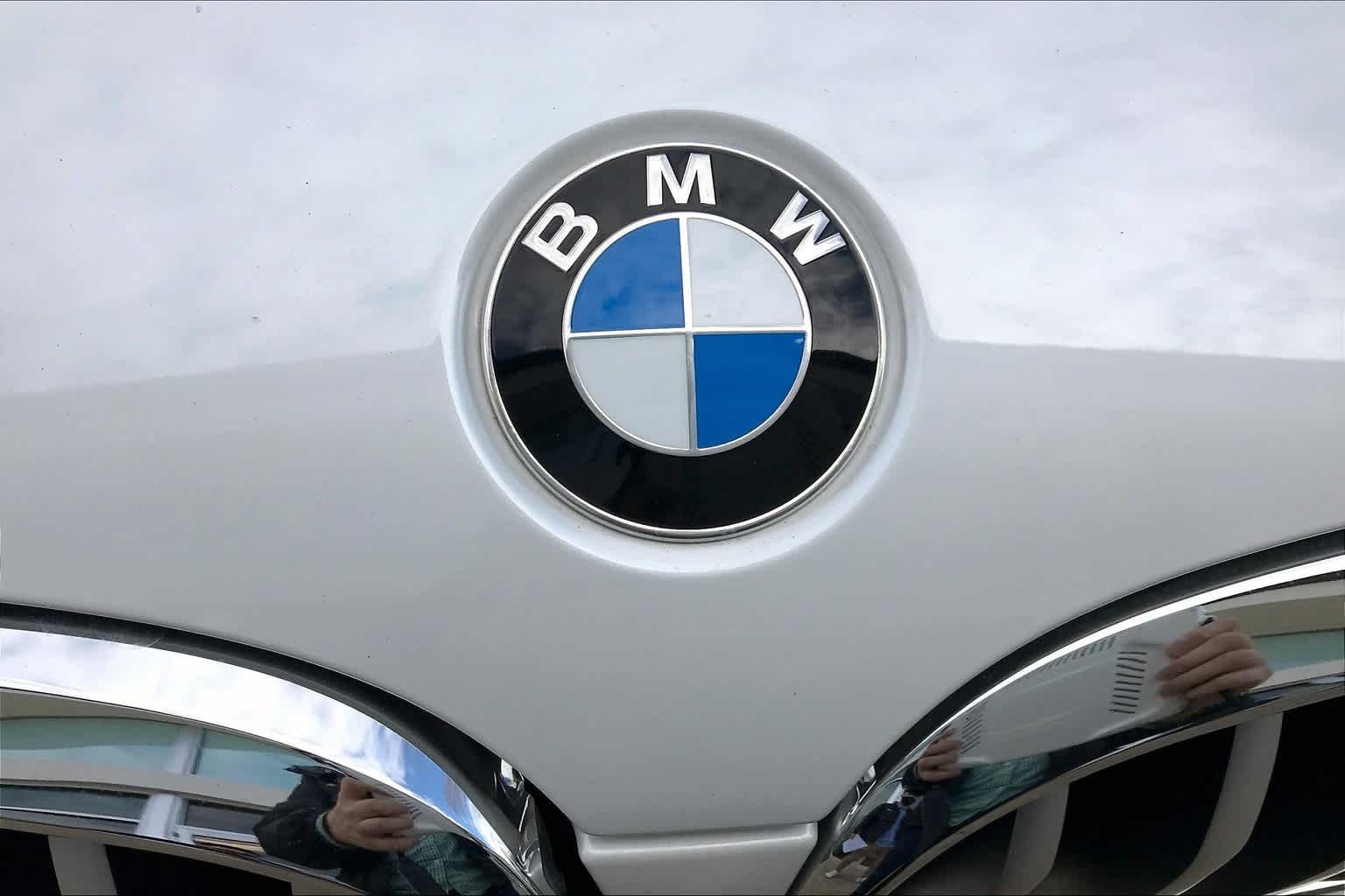 Used 2018 Mineral White Metallic BMW xDrive30i image 31
