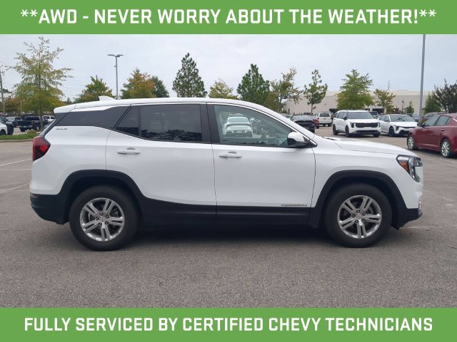 Used 2024 White GMC SLE image 3