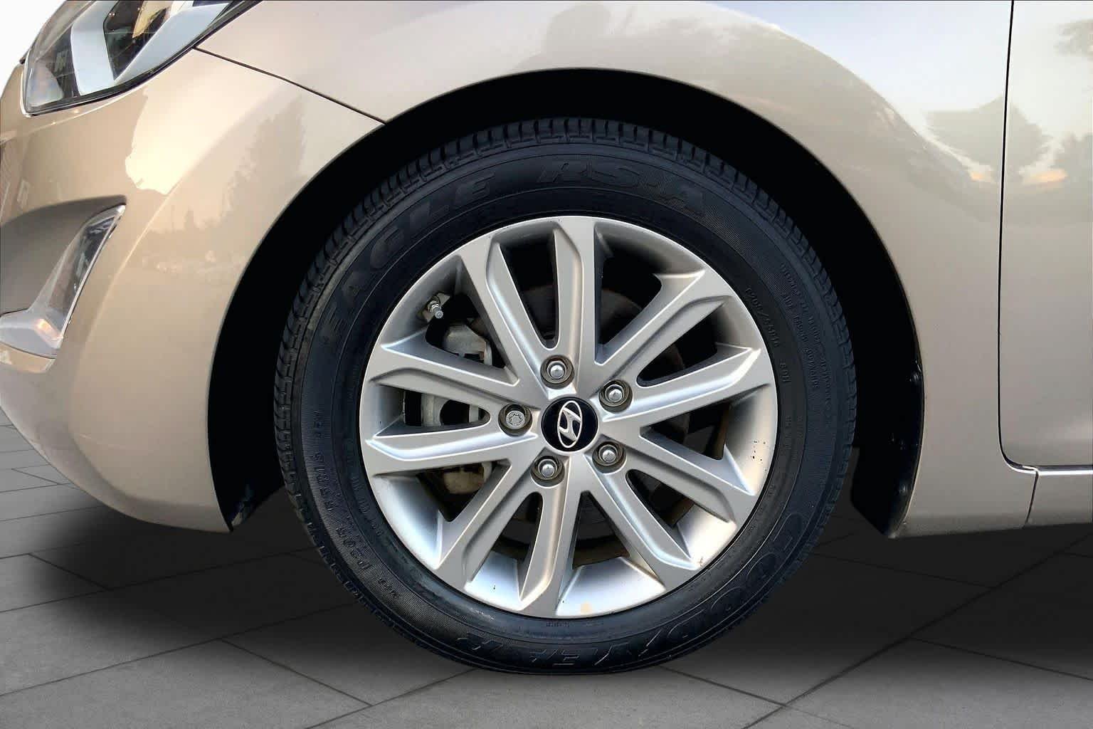 Used 2014 Desert Bronze Hyundai SE image 11