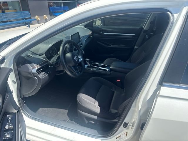 Used 2023 White Nissan 2.5 SV image 9