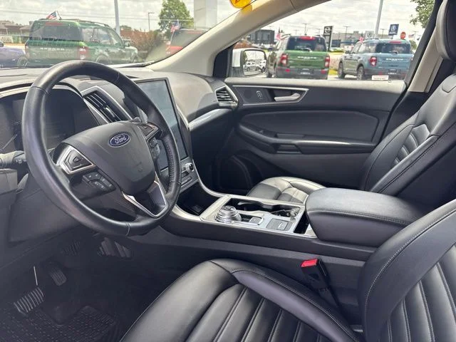 Used 2024 Oxford White Clearcoat Ford SEL image 17