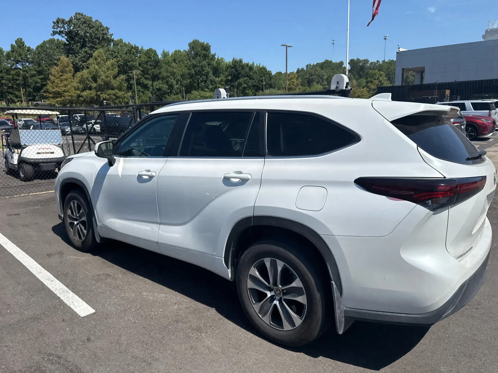 Used 2025 Wind Chill Pearl Toyota XLE image 4