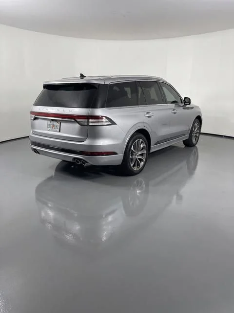 Used 2022 Silver Lincoln Grand Touring image 4