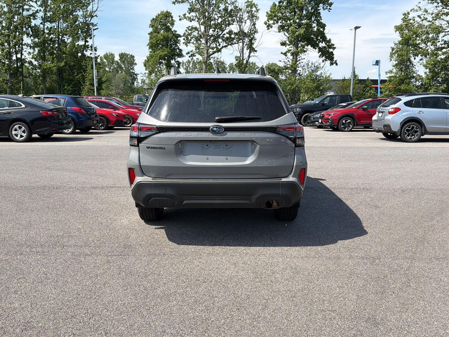 Used 2025 River Rock Pearl Subaru Premium image 5