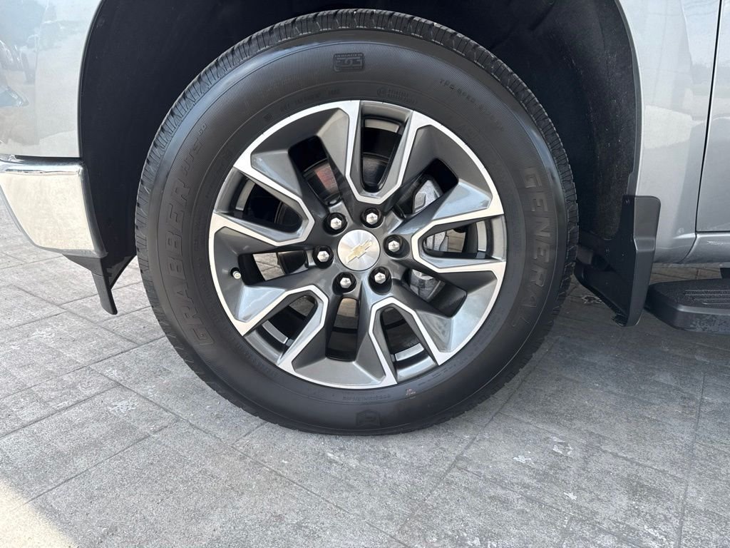Used 2023 Gray Chevrolet LT image 18