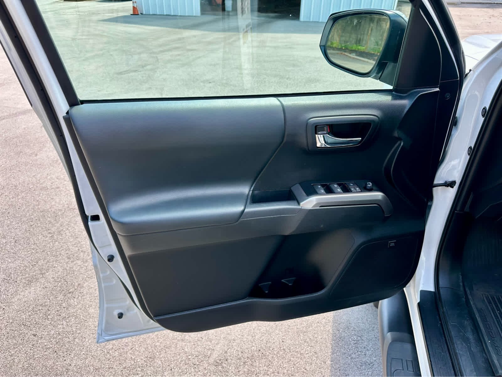 Used 2023 Wind Chill Pearl Toyota Limited image 10