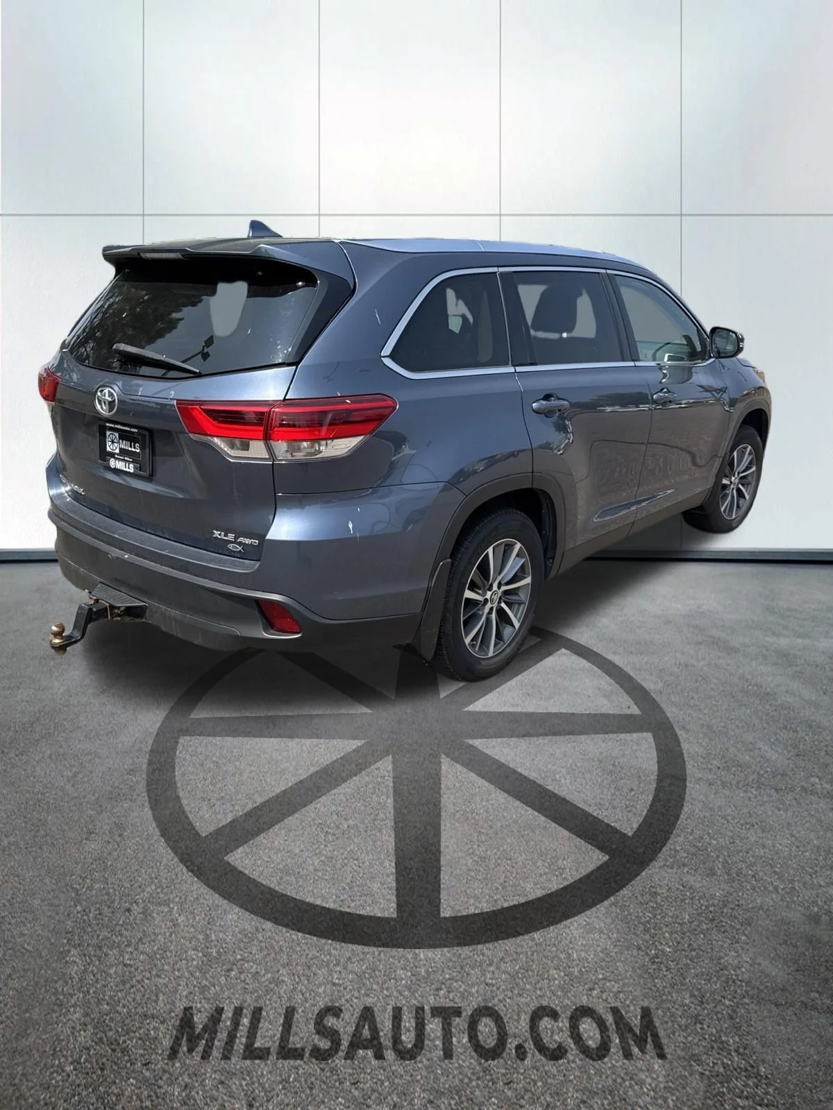 Used 2019 Shoreline Mist Toyota XLE image 4