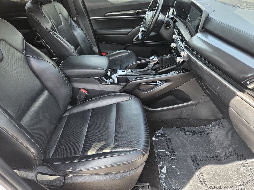 Used 2024 White Kia S image 13