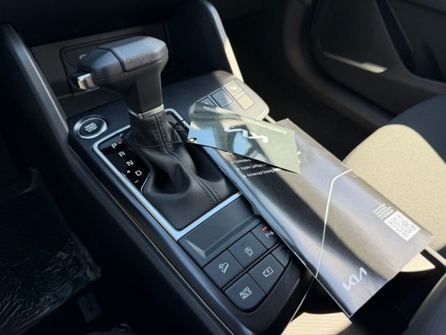 New 2027 Glacial White Pearl Kia LX image 18