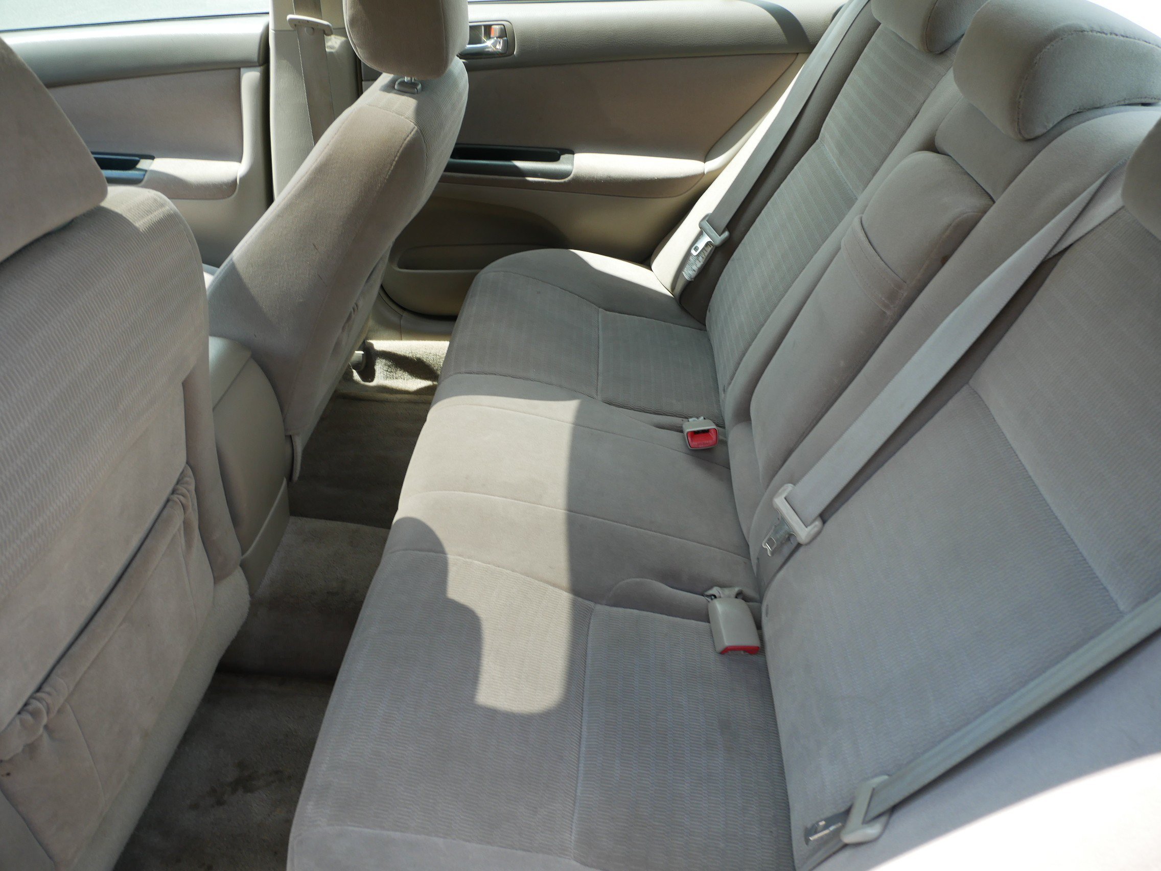 Used 2005 Gray Toyota LE image 12