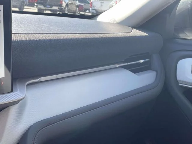 New 2026 Star White Metallic Tri-Coat Ford Active image 30