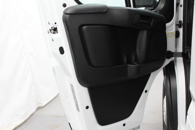 Used 2025 White Ram Base image 14