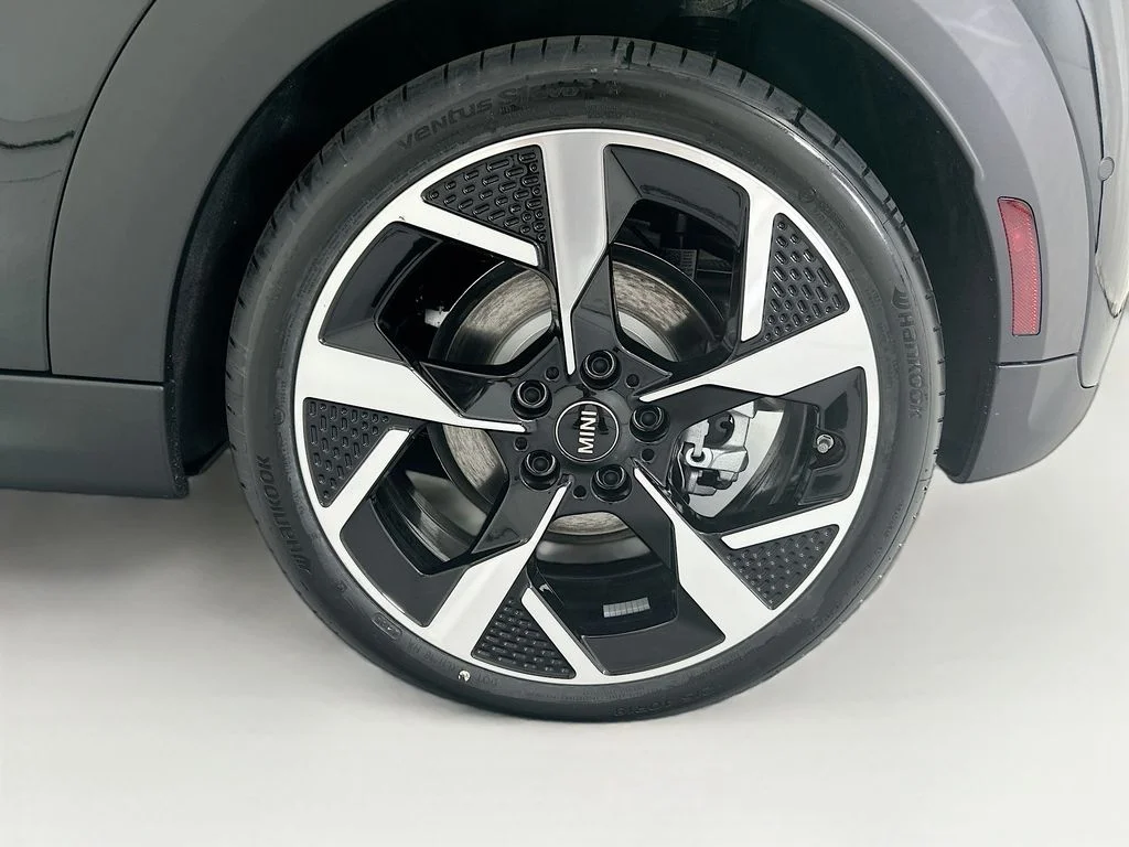 New 2026 Midnight Black II Metallic MINI Signature Plus image 28