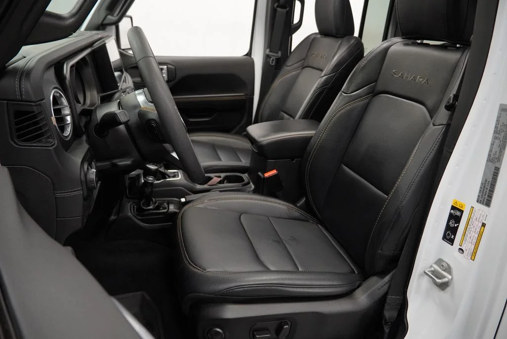 Used 2024 White Jeep Sahara image 4