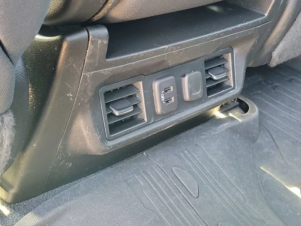 Used 2023 Onyx Black GMC SLE image 25