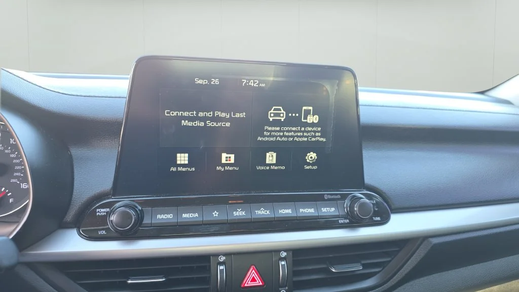 Used 2021 White Kia LXS image 15