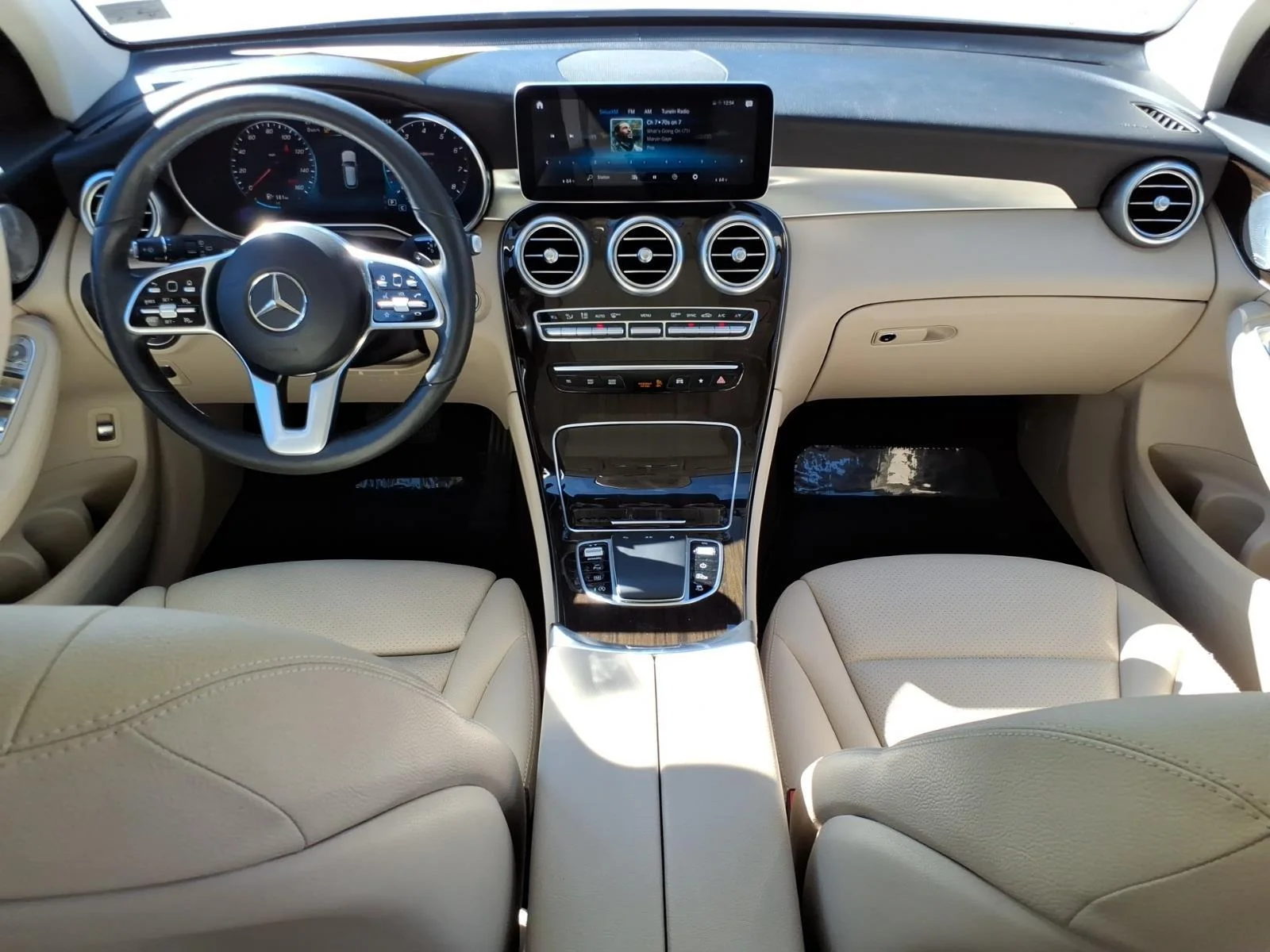 Used 2020 Polar White Mercedes-Benz GLC 300 image 28
