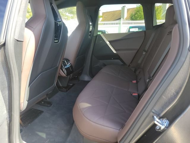 2026 BMW iX 45 - Photo 15