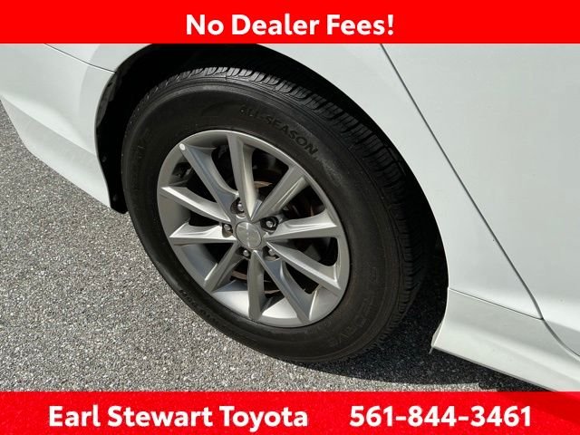 Used 2018 White Hyundai SE image 42