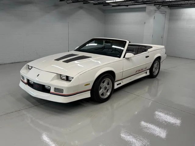Used 1990  Chevrolet RS image 3