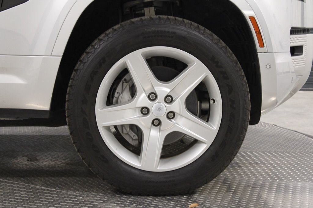 Used 2022  Land Rover XS Edition image 58