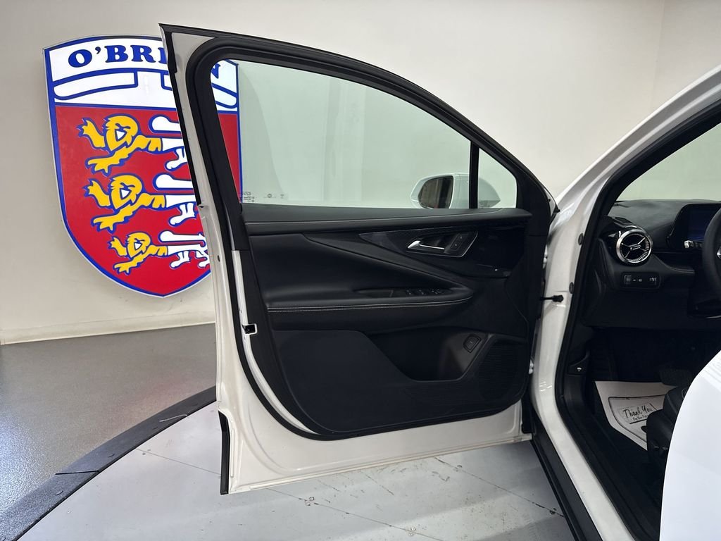 Used 2024 Summit White Chevrolet LT image 14