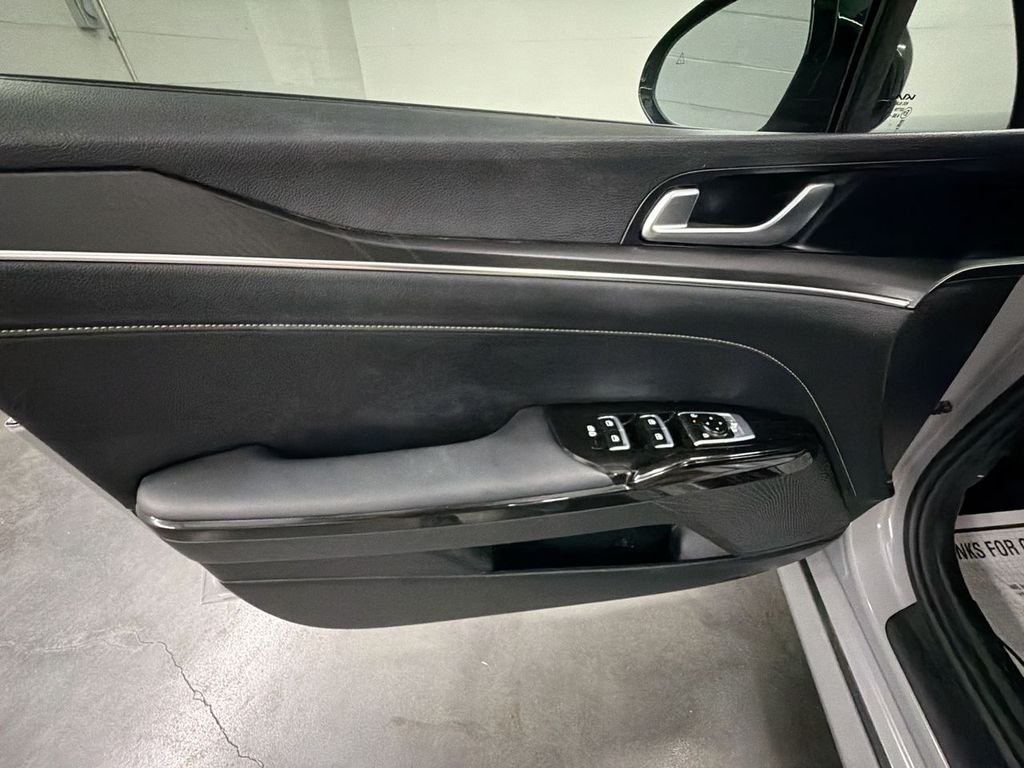 Used 2025 Wolf Gray Kia GT-Line image 21