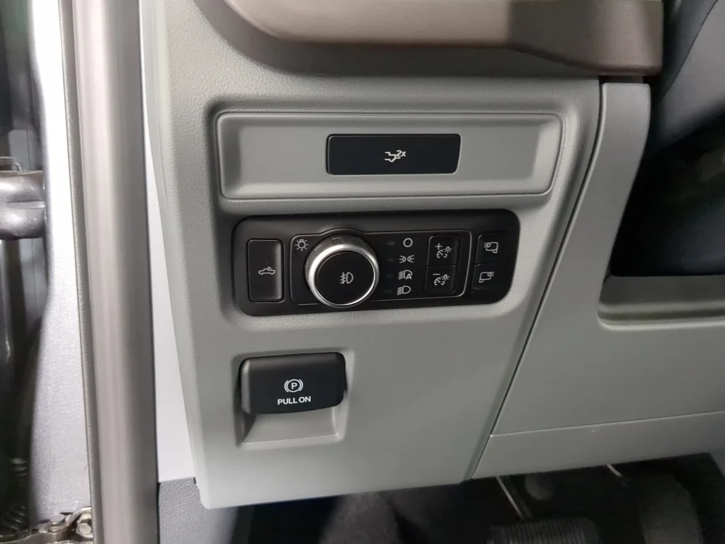 New 2026 Carbonized Gray Metallic Ford XLT image 24