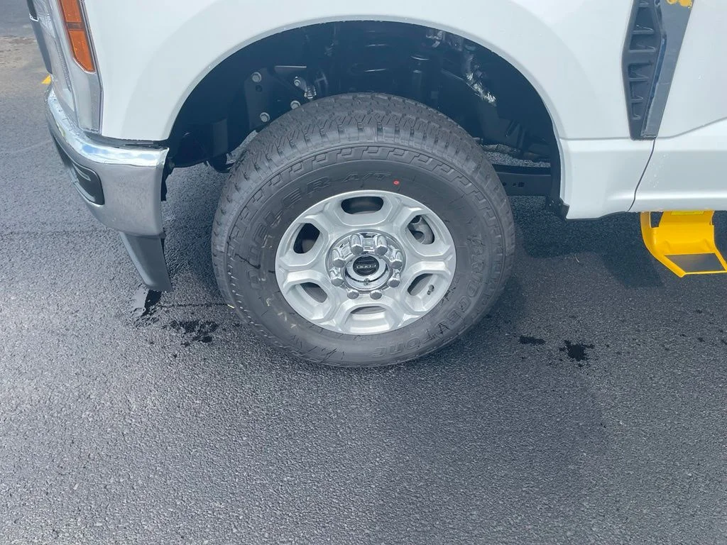 New 2026 Oxford White Ford F-250® XLT image 9