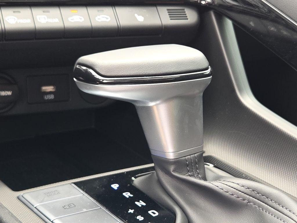 2025 Hyundai Elantra Limited - Photo 21