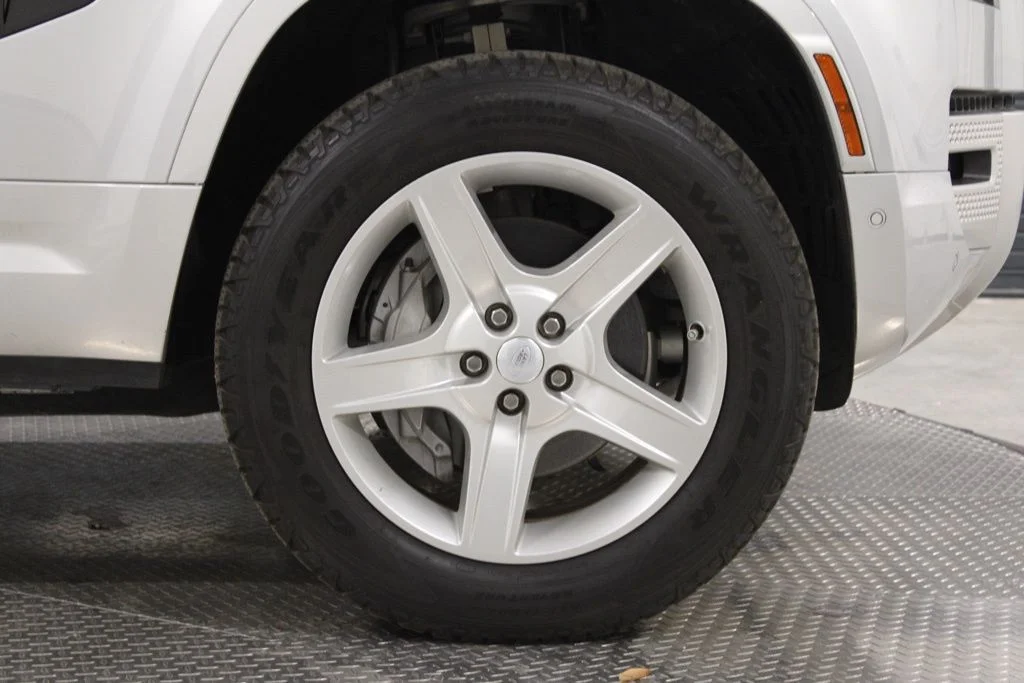 Used 2022 Silver Land Rover XS Edition image 58
