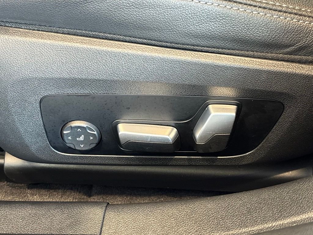 Used 2023 White BMW eDrive40 image 19