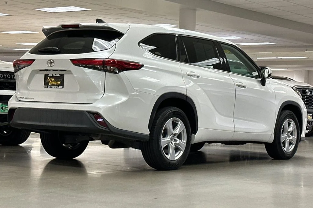 Used 2022 Beige Toyota L image 4