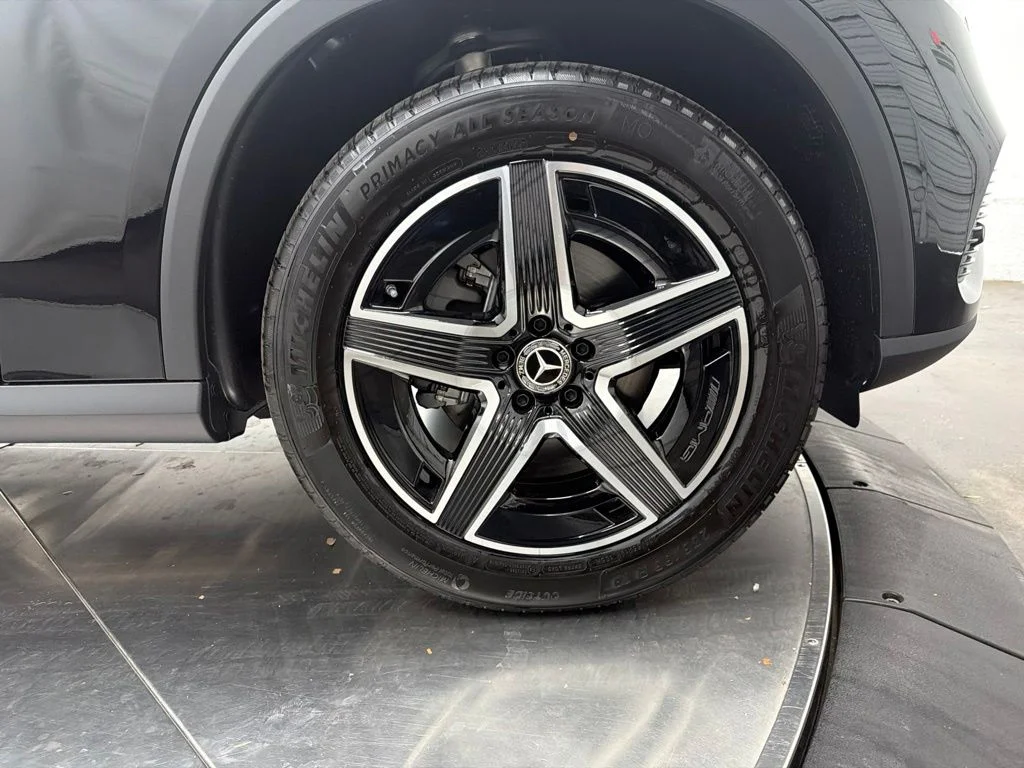 New 2027 Black Mercedes-Benz GLC 300 image 9