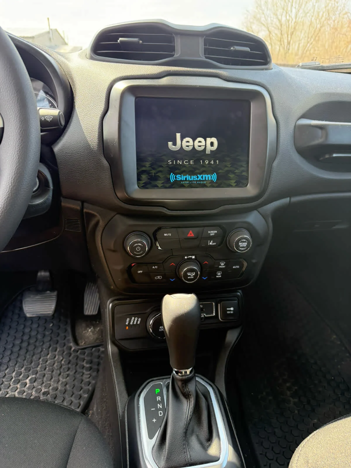 Used 2023 Solar Yellow Clearcoat Jeep Latitude image 8