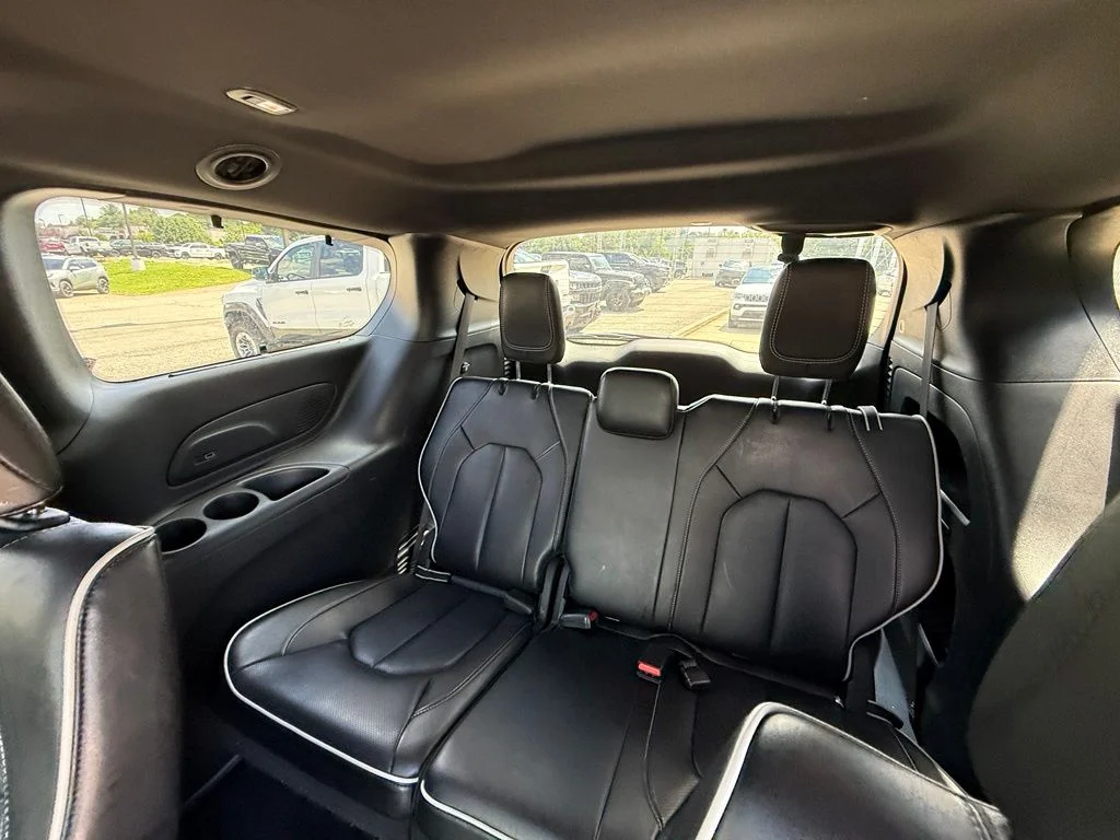Used 2025 Black Chrysler Limited image 25