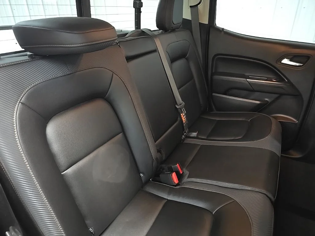 Used 2022 White GMC AT4 w/Leather image 16