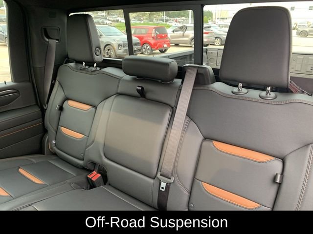 Used 2024  GMC AT4 image 31