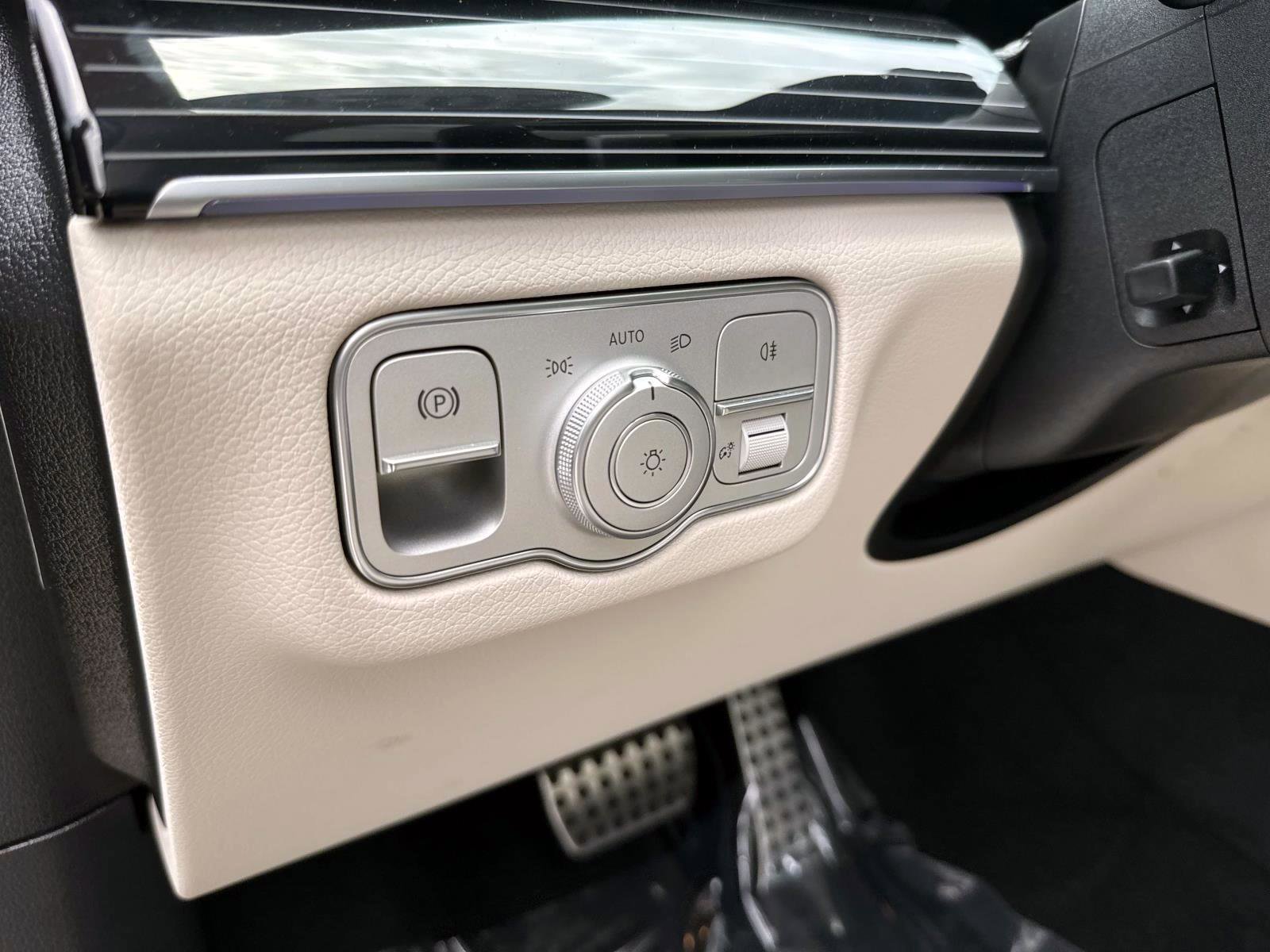 New 2026 Obsidian Black Metallic Mercedes-Benz 450 4MATIC® SUV image 22