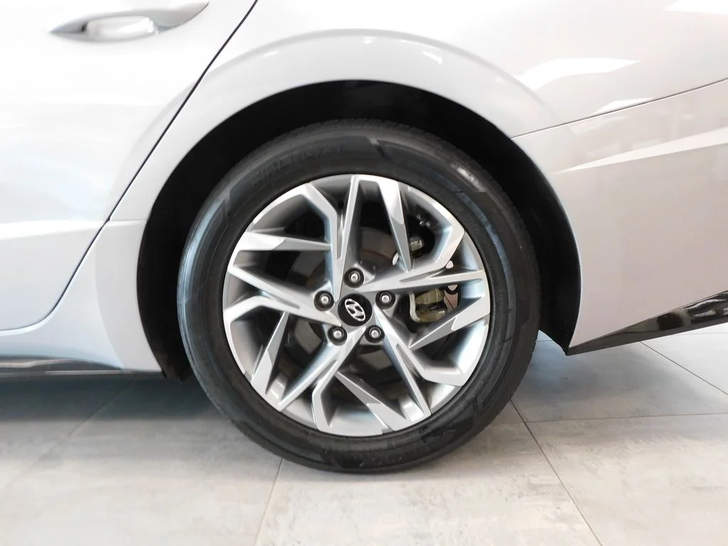 Certified Used 2023 Silver Hyundai SEL image 7