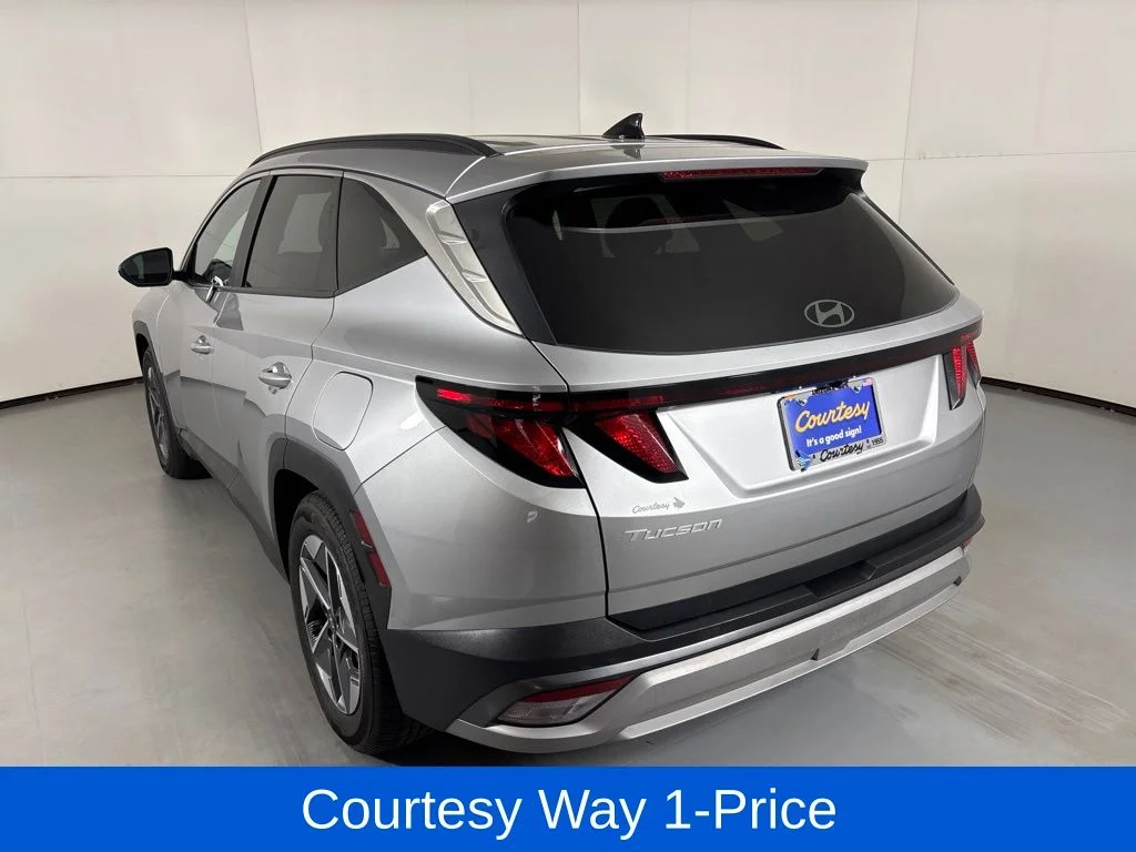 Used 2025 Silver Hyundai SEL image 8